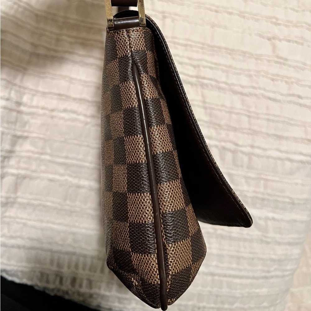 Louis Vuitton Musette Tango - Picture 7 of 11